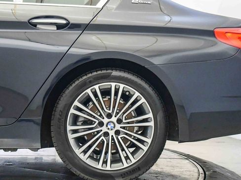 Used 2018 BMW 530e w/ Premium Package 2 image 11