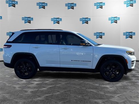 Certified 2023 Jeep Grand Cherokee Altitude image 6