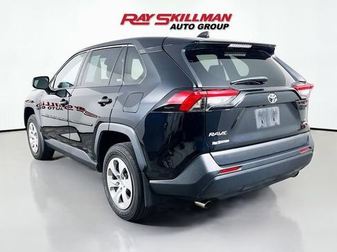 Used 2022 Toyota RAV4 LE AWD/4WD image 5