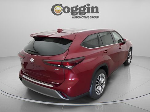 New 2026 Toyota Highlander Platinum AWD/4WD image 15