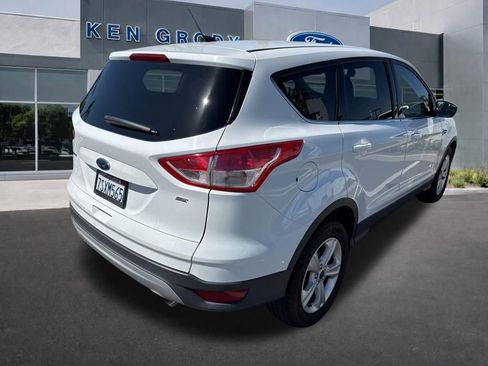 Used 2016 Ford Escape SE image 3