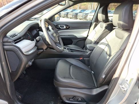 New 2026 Jeep Compass Limited image 9