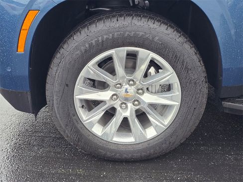 New 2025 Chevrolet Suburban Premier w/ Sun And Tow Package image 11