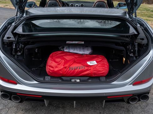 Used 2017 Ferrari California T image 13