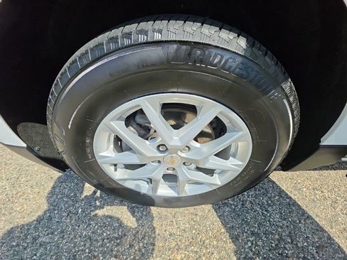 Used 2023 Chevrolet Equinox LT image 30