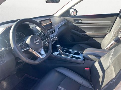 Used 2024 Nissan Altima 2.5 SR image 9