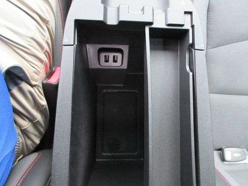 Certified 2022 Chevrolet Equinox RS w/ Infotainment Package FWD image 27