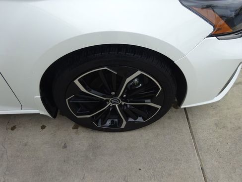 Used 2023 Nissan Altima 2.5 SR FWD image 10
