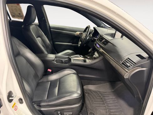 Used 2015 Lexus CT 200h w/ Navigation Package FWD image 16