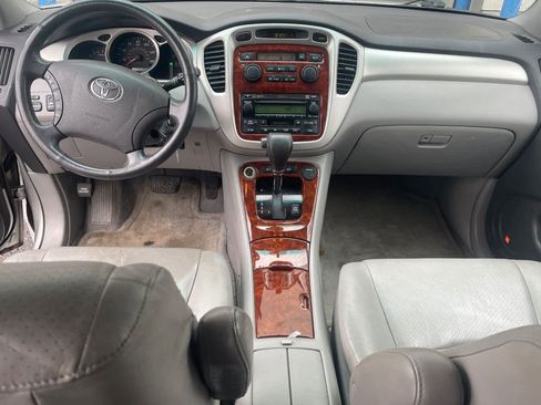 Used 2005 Toyota Highlander Limited image 3