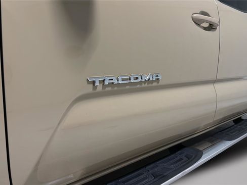 Used 2018 Toyota Tacoma TRD Off-Road w/ Technology Package AWD/4WD image 36
