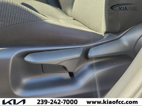 Used 2019 Toyota C-HR XLE FWD image 21