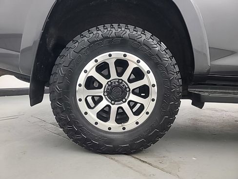 Used 2020 Toyota 4Runner SR5 Premium AWD/4WD image 10
