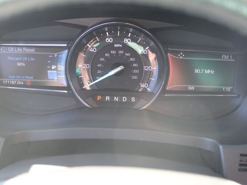 Used 2017 Ford Explorer Limited image 19