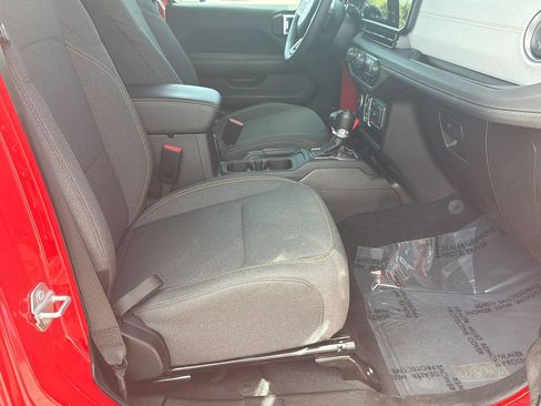 Used 2025 Jeep Wrangler Unlimited Sahara w/ Safety Group image 13