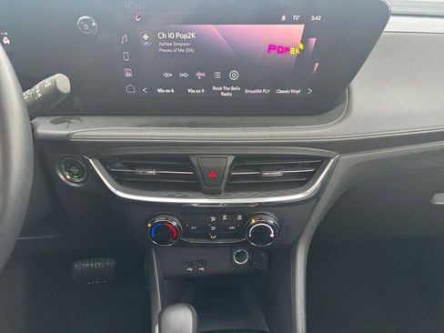 Used 2025 Buick Encore GX Preferred image 17