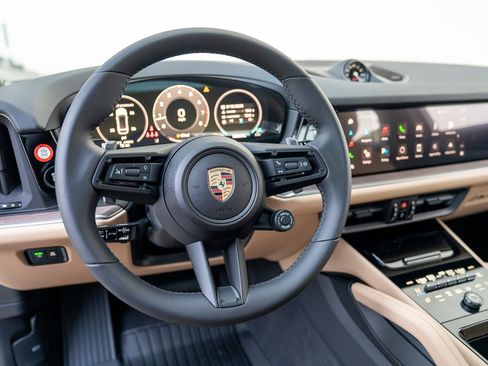 Certified 2025 Porsche Cayenne Coupe AWD/4WD image 12