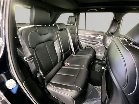 New 2026 Jeep Grand Cherokee Limited w/ Limited Altitude Package AWD/4WD image 11