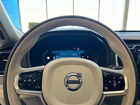 Used 2025 Volvo XC90 B6 Plus w/ Protection Package Premier AWD/4WD image 12