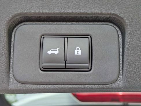 Used 2024 Nissan Rogue SV FWD image 13