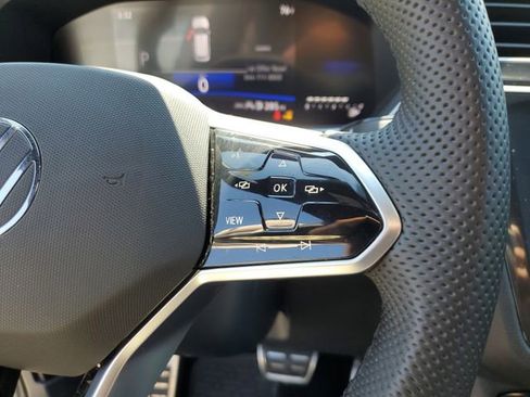 Used 2024 Volkswagen Tiguan SE R-Line image 27