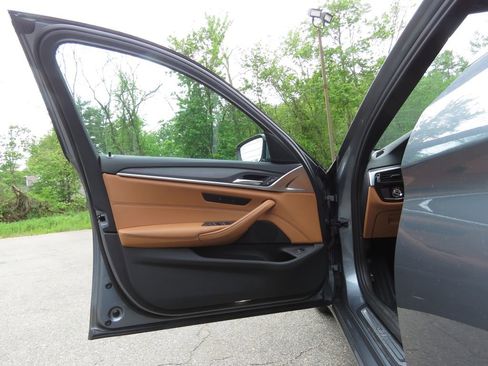 Used 2022 BMW 530i xDrive w/ Convenience Package AWD/4WD image 9