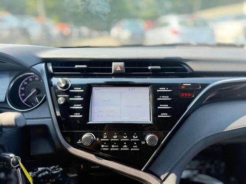 Used 2018 Toyota Camry LE FWD image 23