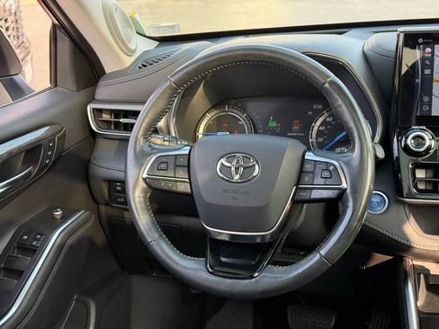 Certified 2020 Toyota Highlander Platinum AWD/4WD image 16