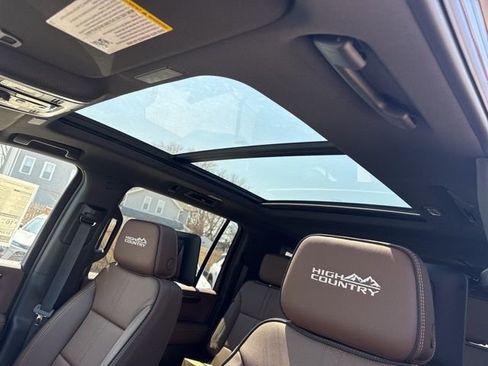 New 2026 Chevrolet Suburban High Country AWD/4WD image 24