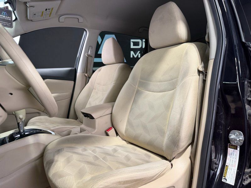 Used 2014 Nissan Rogue SV AWD/4WD image 16