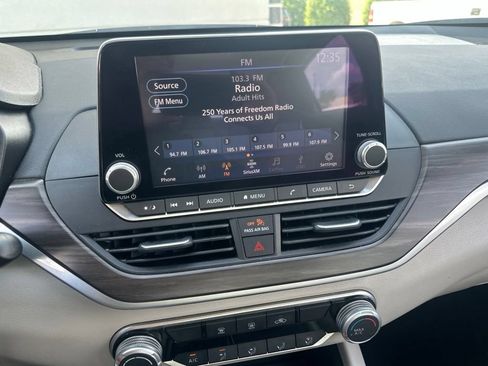Used 2025 Nissan Altima 2.5 SV FWD image 9