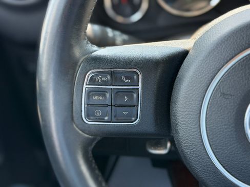 Used 2017 Jeep Wrangler Unlimited Rubicon AWD/4WD image 9