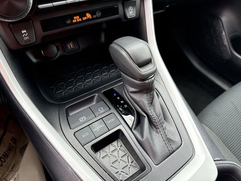 Certified 2025 Toyota RAV4 LE FWD image 20