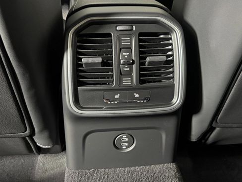 New 2026 Porsche Macan image 35