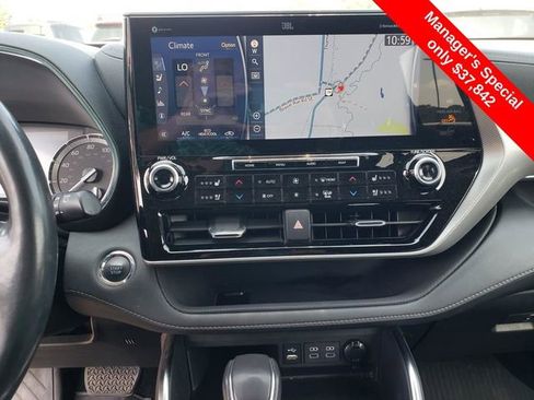 Used 2022 Toyota Highlander Platinum image 14