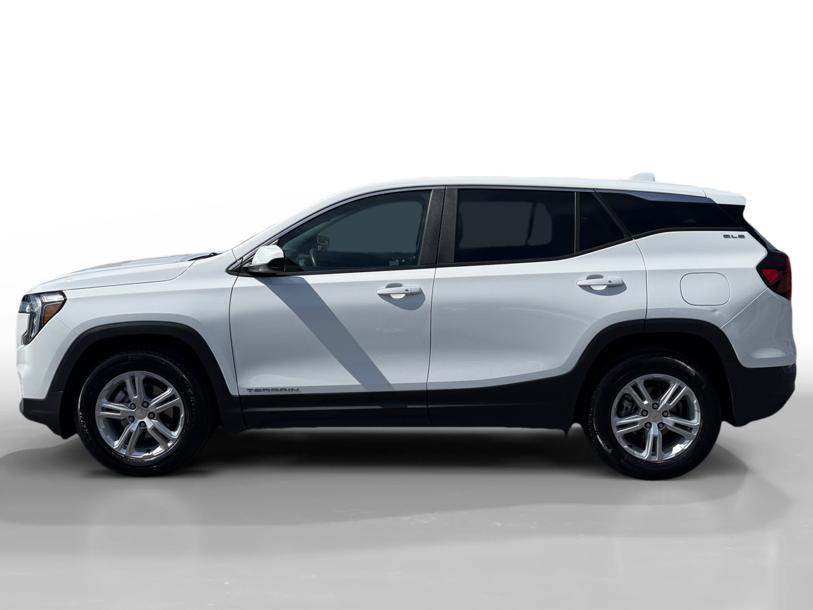 Used 2024 GMC Terrain SLE FWD image 2