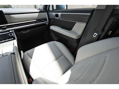 Used 2025 Hyundai Santa Fe Limited FWD image 12