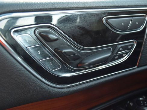 Used 2019 Lincoln Navigator L Reserve AWD/4WD image 16