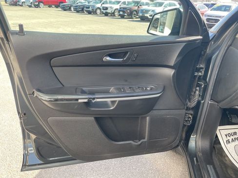 Used 2011 GMC Acadia SLE image 24