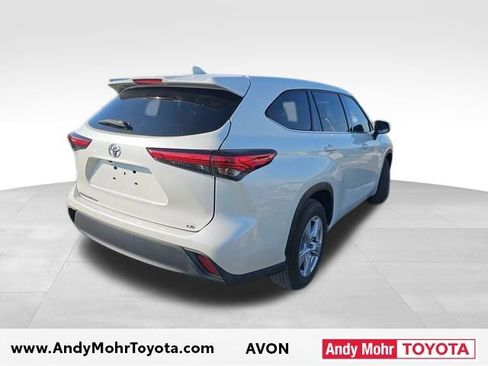 Used 2020 Toyota Highlander LE image 6