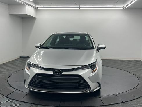 Used 2026 Toyota Corolla LE FWD image 4