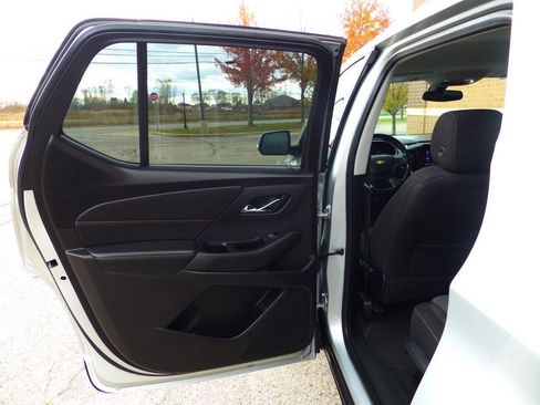 Used 2020 Chevrolet Traverse LT image 35