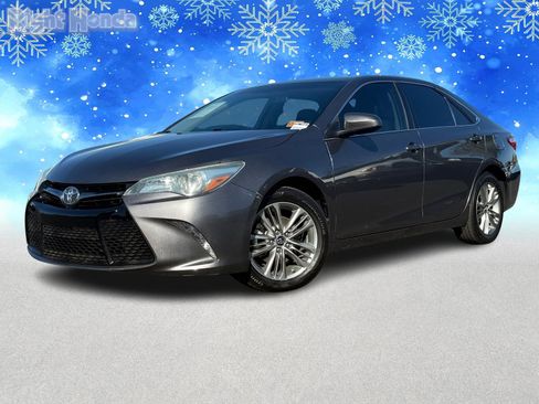 Used 2016 Toyota Camry SE image 2