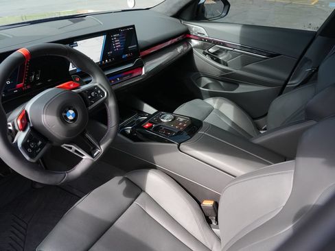 Used 2026 BMW M5 Touring AWD/4WD image 9