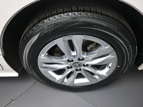 Used 2024 Toyota Sienna XLE w/ XLE Plus Package AWD/4WD image 15