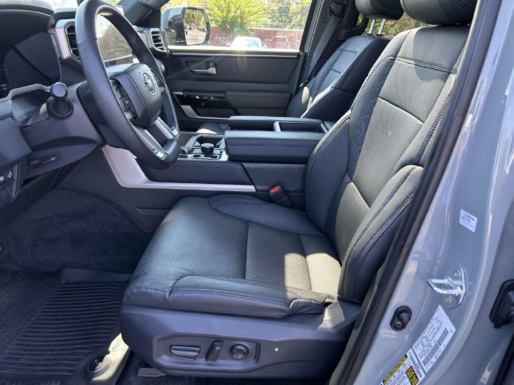 Used 2025 Toyota Tundra Limited AWD/4WD image 17