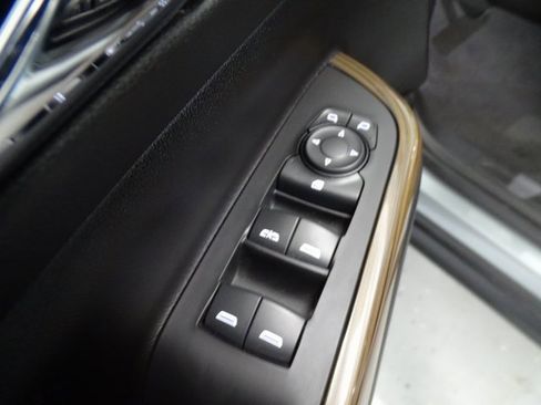 Used 2023 GMC Acadia SLE w/ Driver Convenience Package image 10