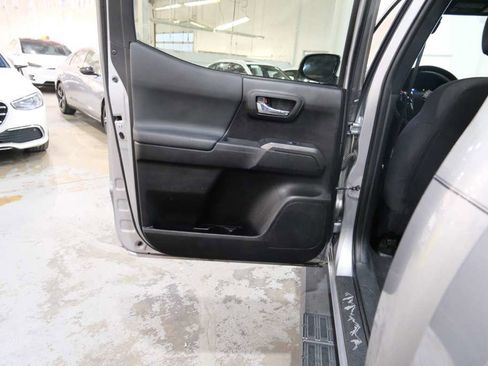 Used 2020 Toyota Tacoma TRD Sport image 21