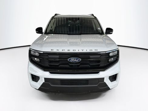 Used 2025 Ford Expedition Active AWD/4WD image 2