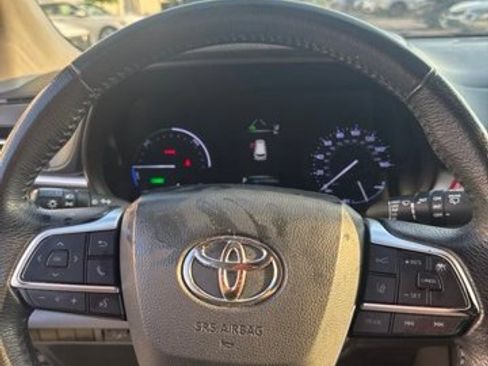 Used 2021 Toyota Sienna XLE AWD/4WD image 15